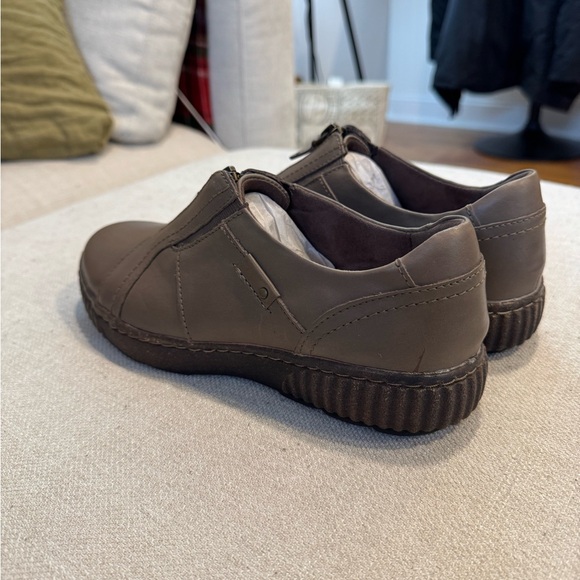 Clarks Magnolia Zip Womens Slip-On, Dark Taupe Leather, Sz 7W, NWB - Picture 8 of 11